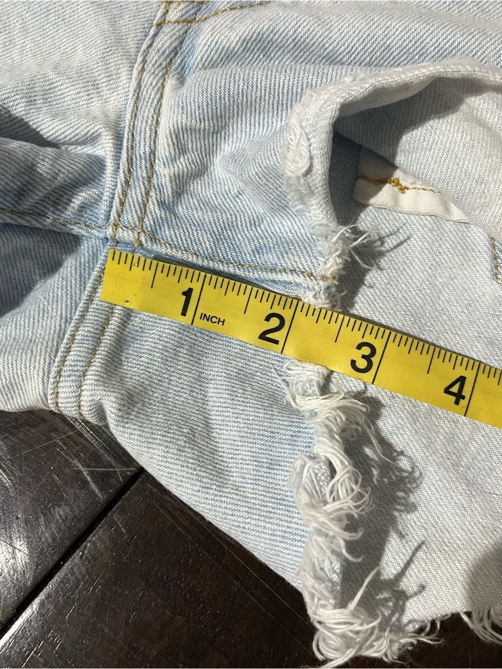 Levi’s 501 Light Wash Denim Frayed Hem Shorts, Sz 26 - Picture 7 of 7